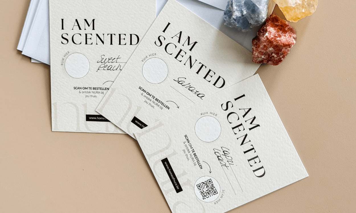 Gratis geurkaartjes van de zomercollectie met kristallen